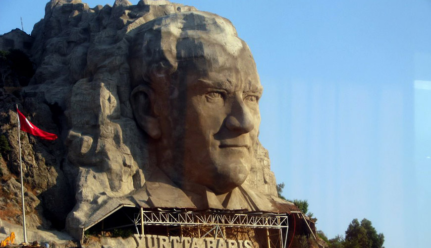 بنای یادبود آتاتورک ازمیر