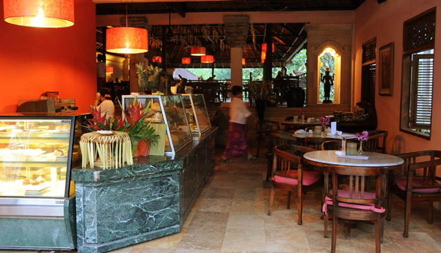 New Café Lunaبالی