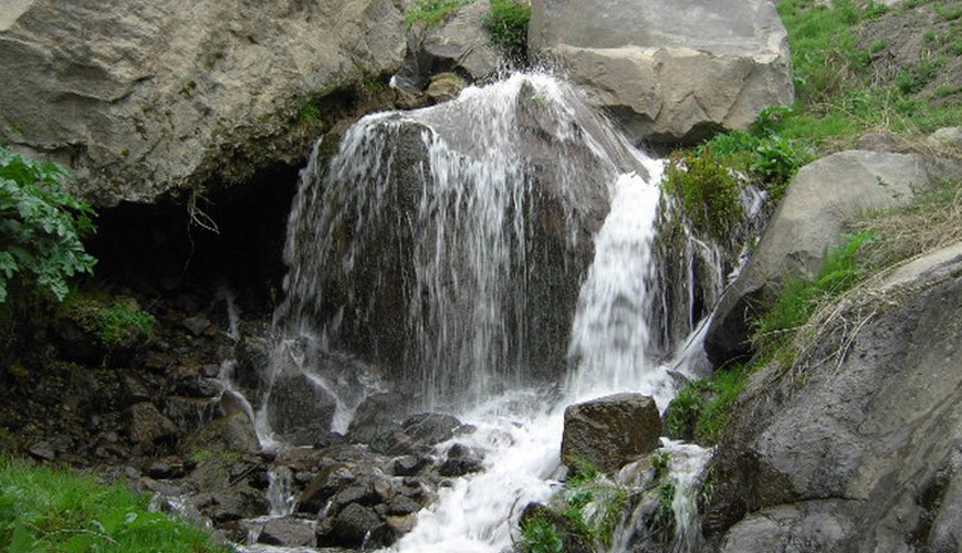 چشمه آب معدنی قرمرض مازندران