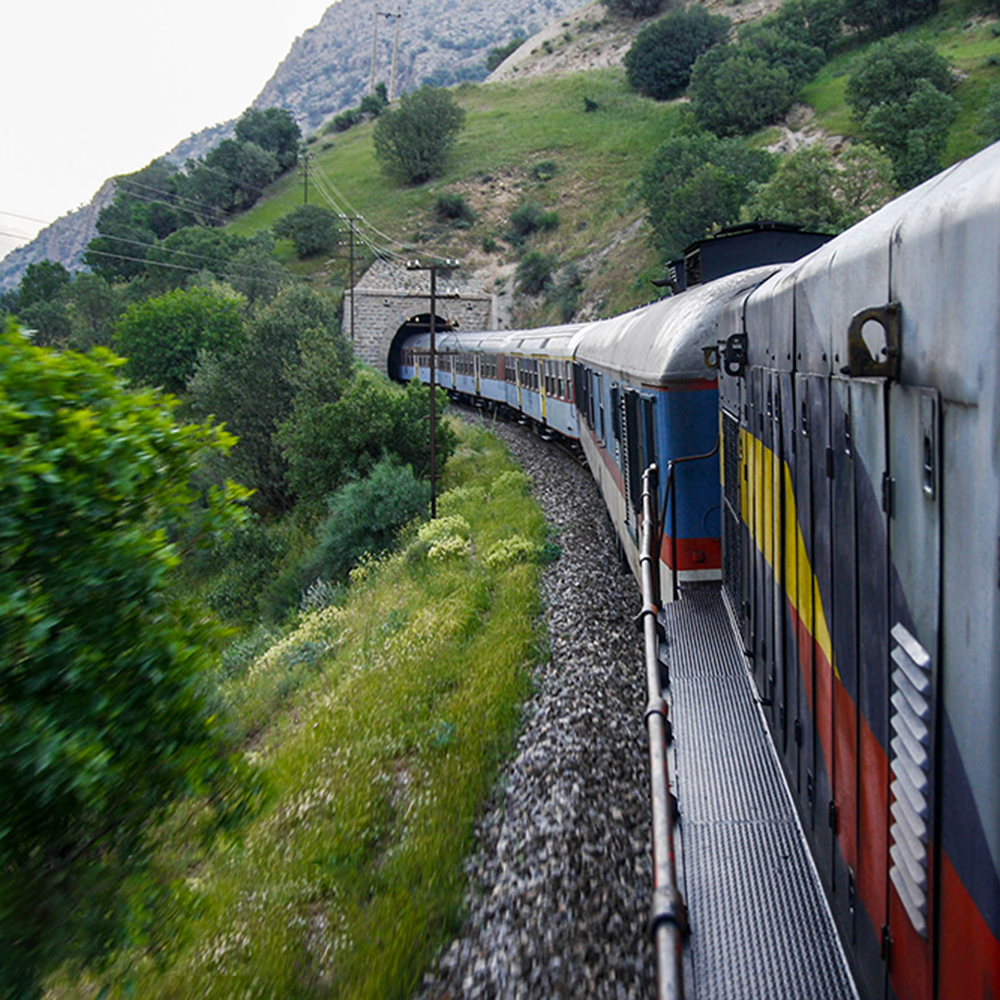 تور قطار لرستان(قلعه فلک الافلاک و آبشار ها)
